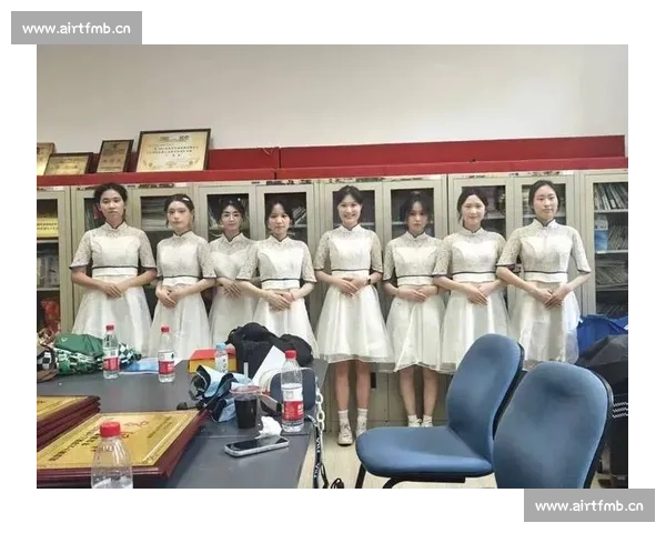 礼仪比赛展风采 学子风范尽显优雅仪态