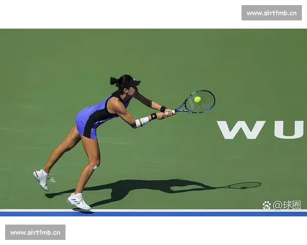 在速度与意志的对抗中体会网球比赛带来的竞技之美与精神启示